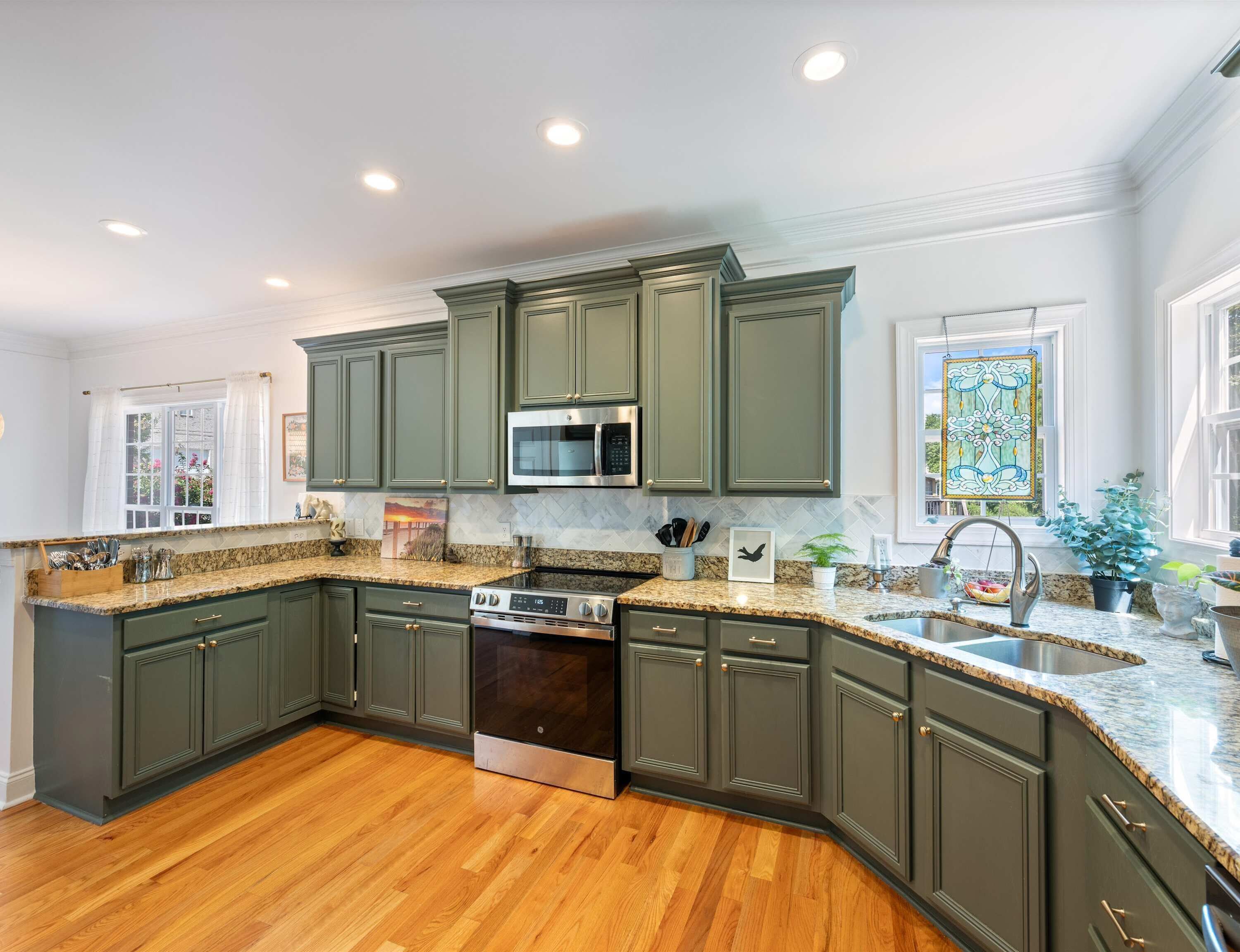 House, Multiple Beds, Patio, Garden View (Thompson's Station Serenity) | Private kitchen | Fridge, microwave, oven, stovetop