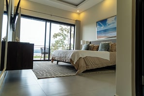 4 bedrooms, desk, free WiFi, bed sheets