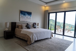 4 bedrooms, desk, free WiFi, bed sheets