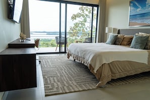 4 bedrooms, desk, free WiFi, bed sheets