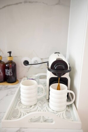 Kaffee und/oder Kaffeemaschine