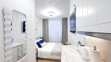 1 dormitori, planxa i posts de planxar, wifi i roba de llit