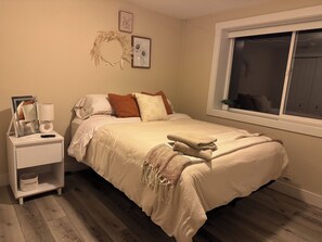 5 bedrooms, iron/ironing board, free WiFi, bed sheets