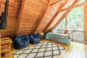 4 bedrooms, free WiFi, bed sheets - Scenic Vistas, Family Cookouts, Fireside Sips, Foosball Tournaments & Golf Swings - Good Times (Jasper)