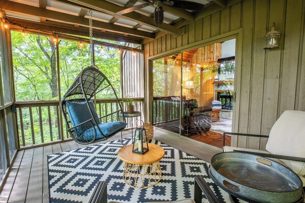 Terrace/patio - Scenic Vistas, Family Cookouts, Fireside Sips, Foosball Tournaments & Golf Swings - Good Times (Jasper)