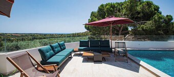 Villa Panoramique: Pool & Jacuzzi & Forest Farmhouse