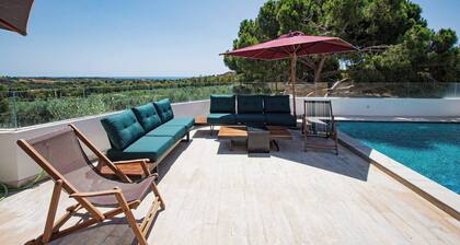 Villa Panoramique: Pool & Jacuzzi & Forest Farmhouse