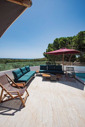 Terrace/patio - Villa Panoramique: Pool & Jacuzzi & Forest Farmhouse (Somâa)