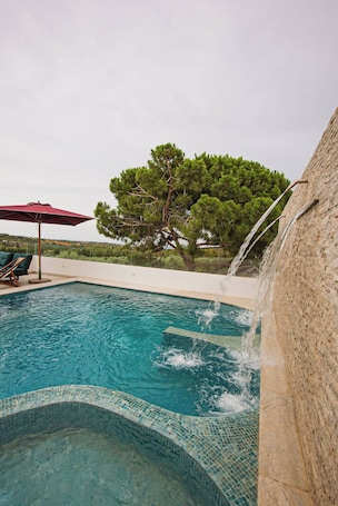 Pool. Villa Panoramique: Pool & Jacuzzi & Forest Farmhouse