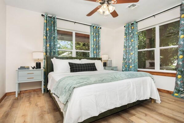 2 室のベッドルーム、アイロン / アイロン台、WiFi (無料)、ベッドシーツ