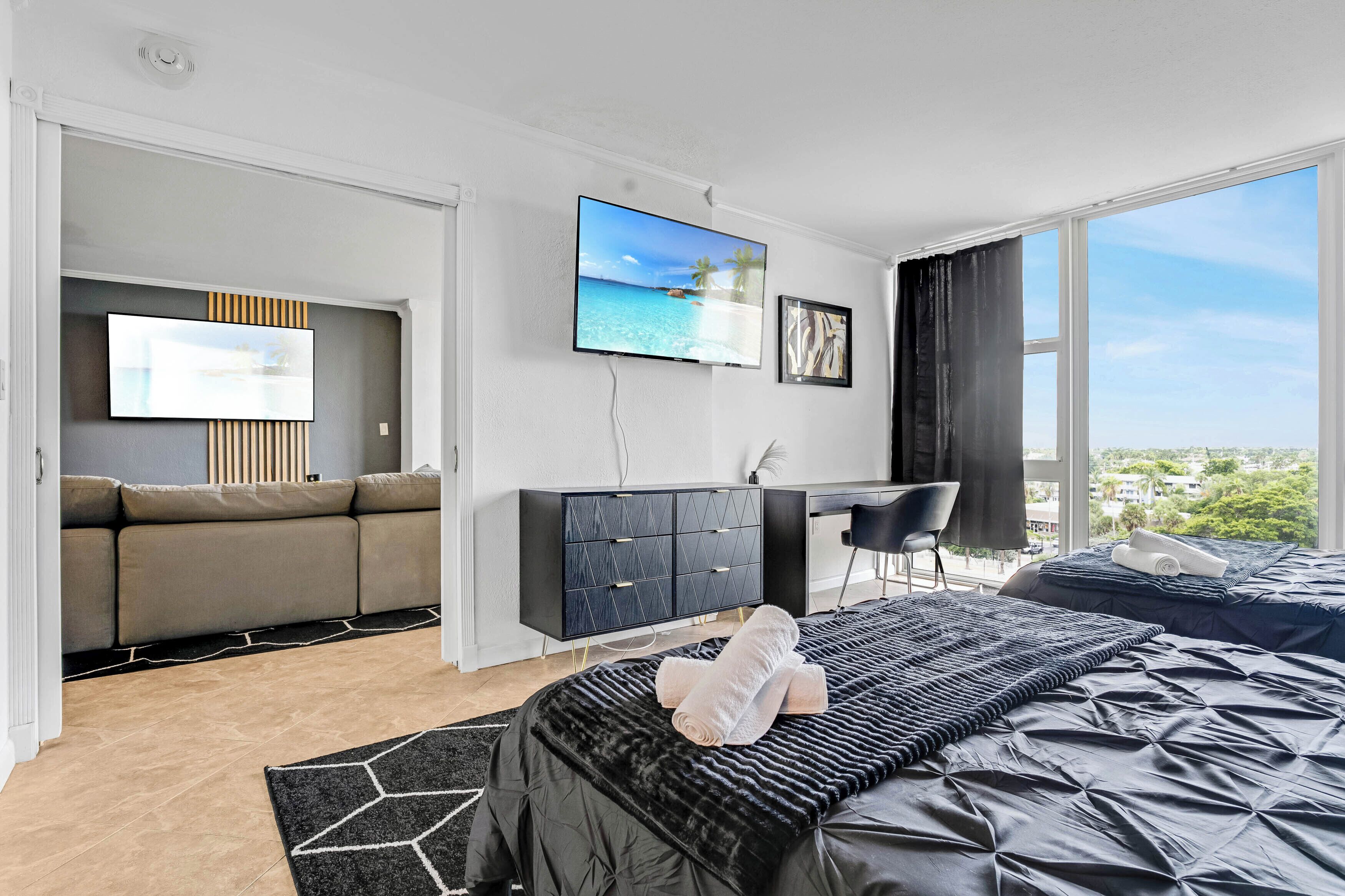 2 bedrooms, in-room safe, desk, iron/ironing board