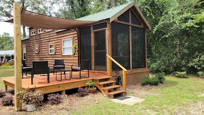 1 bedrm tiny house with sleeping loft, big yard, fire pit and screened in porch!