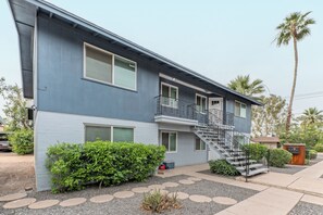 Exterior - Modern 2BR Near ASU/ Walk to Campus + Dining (Tempe)