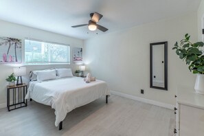 2 bedrooms, iron/ironing board, free WiFi, bed sheets - Modern 2BR Near ASU/ Walk to Campus + Dining (Tempe)