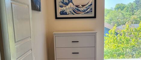 1 slaapkamer, een strijkplank/strijkijzer, wifi, beddengoed