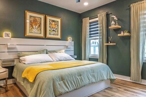 4 bedrooms, desk, iron/ironing board, free WiFi