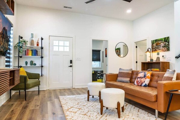 Smart TV, video games, books - New: Luxe 4BR w-2 Car Garage + EV Charger + Rooftop (Indianapolis)