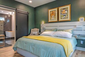 4 bedrooms, desk, iron/ironing board, free WiFi