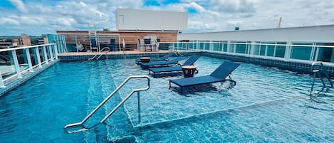 Comfort Apartment | Pool | Outdoor pool, open 8:00 AM to 10:00 PM, sun loungers