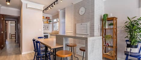 Basic Apartment | Dining