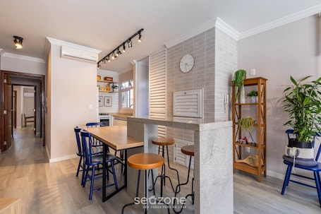 Basic Apartment | Dining