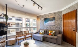 Basic Apartment | Living area