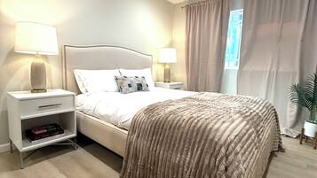 4 bedrooms, iron/ironing board, WiFi, bed sheets