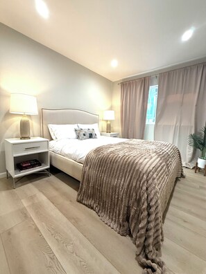 4 bedrooms, iron/ironing board, WiFi, bed sheets