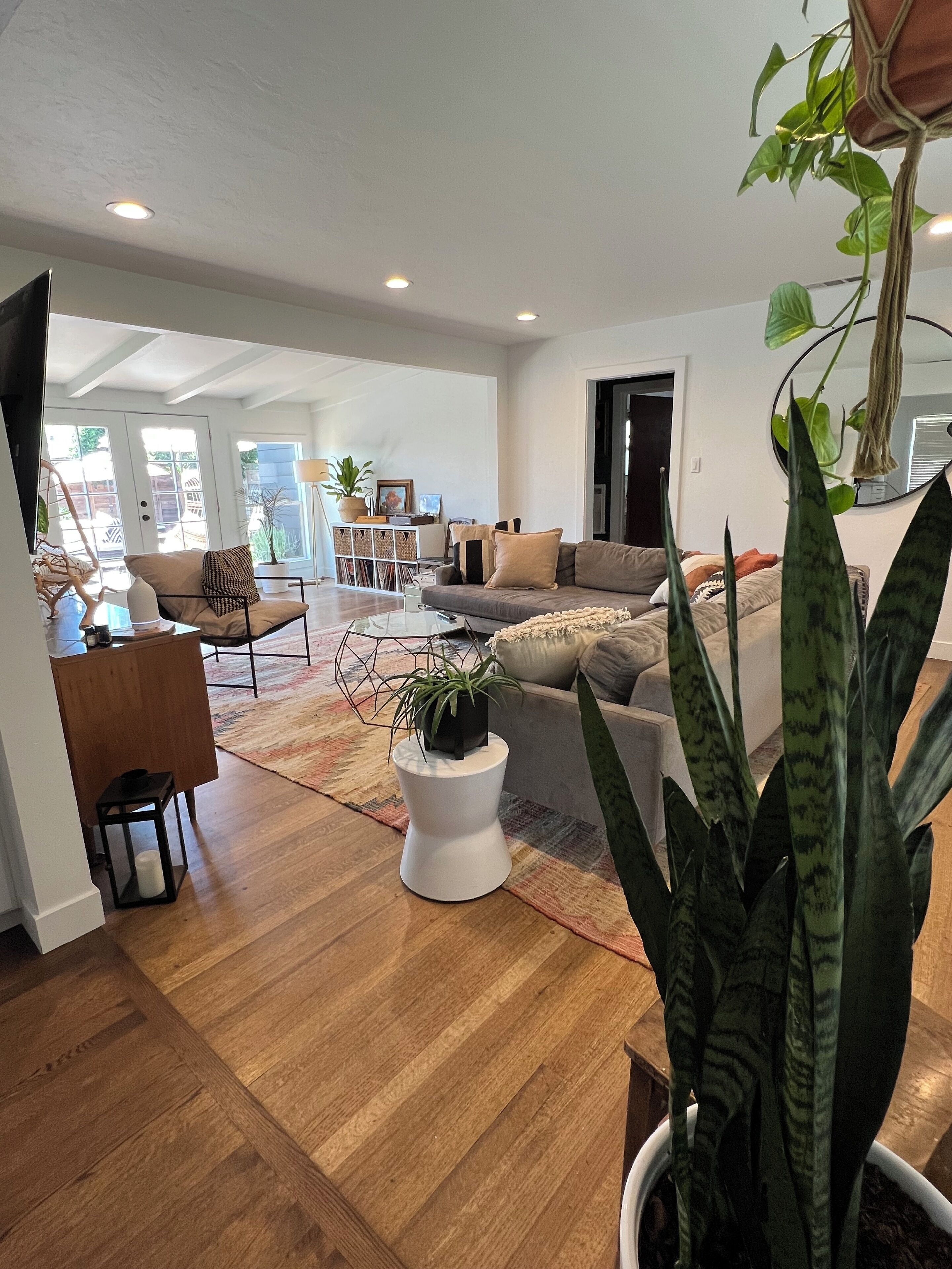 Smart-TV, videospill, bøker og stereoanlegg