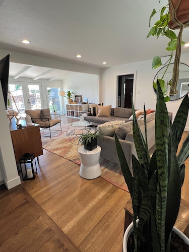 BOHO Bungalow – Walk to Downtown