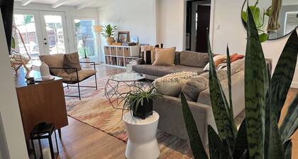 BOHO Bungalow – Walk to Downtown