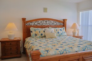 4 bedrooms, iron/ironing board, free WiFi, bed sheets - Recently Renovated Pool Home Near WDW (Davenport)