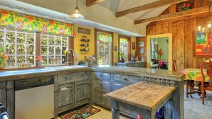 Coffee/tea maker, fridge, microwave, oven - Charming Arroyo Cottage walking distance from Old Town Arroyo (Arroyo Grande)