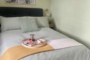2 habitaciones, tabla de planchar con plancha, wifi y ropa de cama
