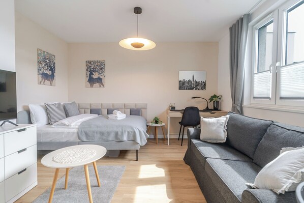 Tabla de planchar con plancha, wifi y ropa de cama 