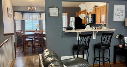 Soothing 4-bedroom house with AC in charming Fountain