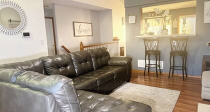 Soothing 4-bedroom house with AC in charming Fountain