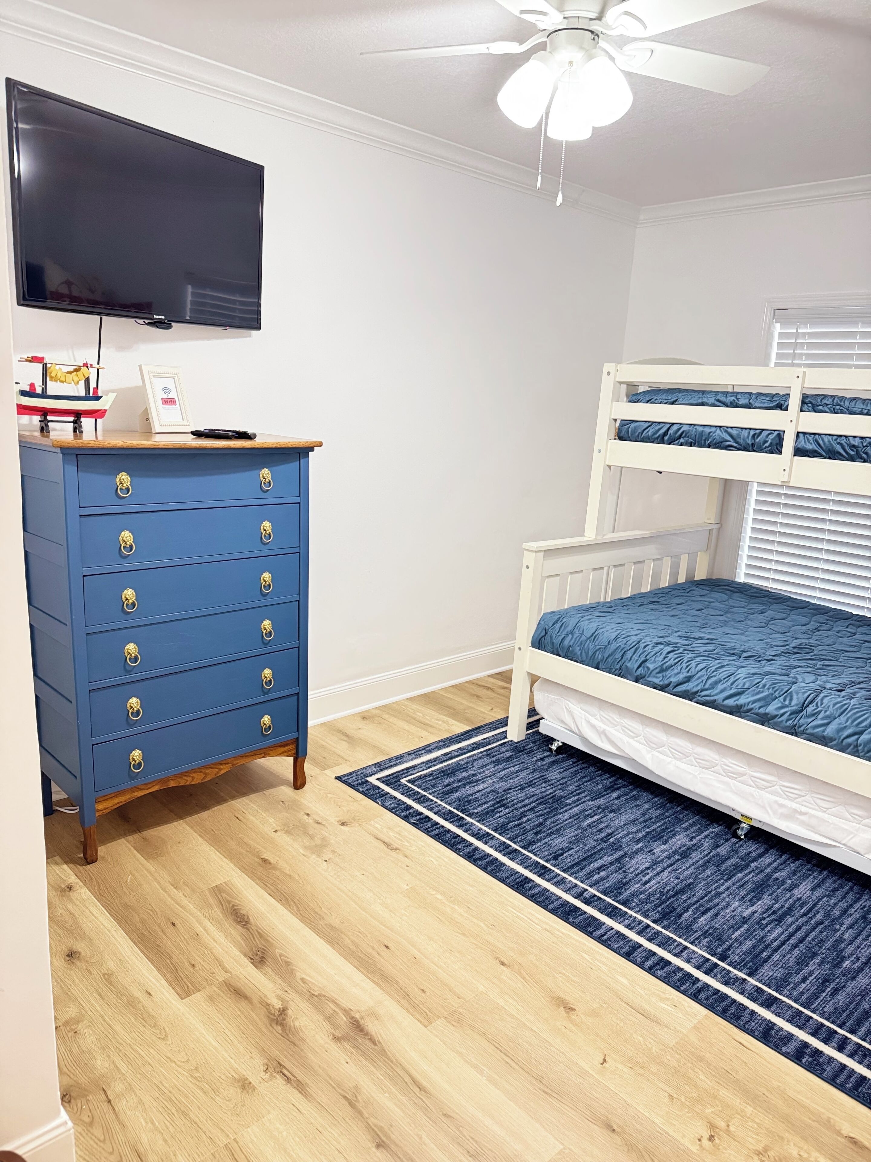 3 slaapkamers, een strijkplank/strijkijzer, reisbedje, gratis wifi