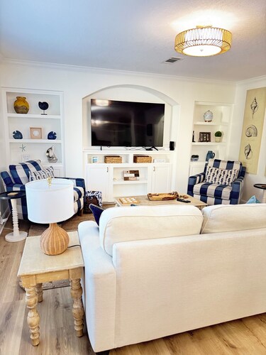 Charming  home in Santa Rosa Beach, FL, located near 30A  Beaches and Destin.