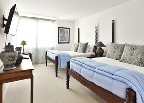 3 habitaciones, tabla de planchar con plancha, wifi y ropa de cama 