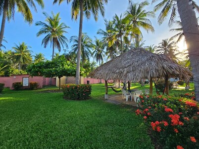 3-bedroom house with swimming pools and access to the beach in Barra de Santiago