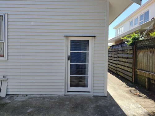 2 Double Bed including 1 double sofa bed Studio, 7a Rangiatea Road, Epsom