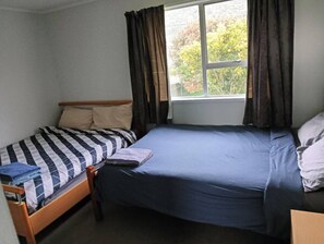 3 bedrooms, iron/ironing board, free WiFi, bed sheets