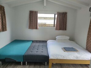 1 bedroom, iron/ironing board, free WiFi, bed sheets - 2 double beds including 1 double sofa bed Garden Chalet, 7 Rangiatea Road, Epsom, Auckland (Auckland)