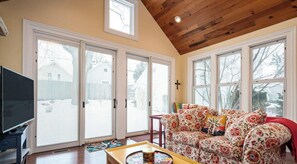 House | 5 bedrooms, desk, Internet - Haven on Howard - Monthly Booking Great Location (Grand Haven)