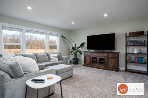 4 bedrooms, Internet - Deer Haven in Georgetown Township (Jenison)