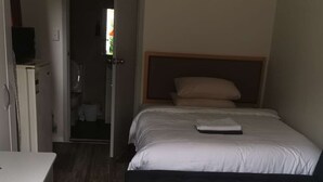 1 soverom, strykejern/-brett, wi-fi (inkludert) og sengetøy