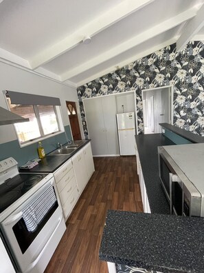 Fridge, microwave, oven, stovetop - 7 Double Beds including 2 Double Sofa Beds, 9 Steeles Lane (Rotorua)