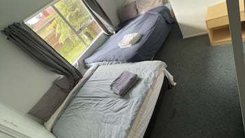 3 kamar tidur, setrika/meja setrika, Wi-Fi gratis, dan seprai linen