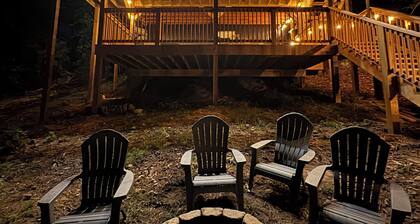 Chasin Turkeys is a Charming 2-bedroom Lakefront cabin in Red River Groge